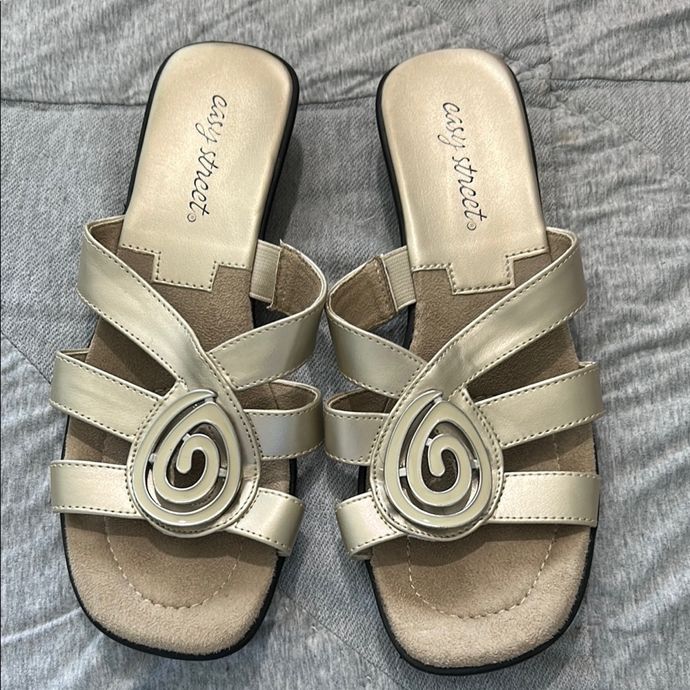 Easy Street Women's Beige Sandals size 8
